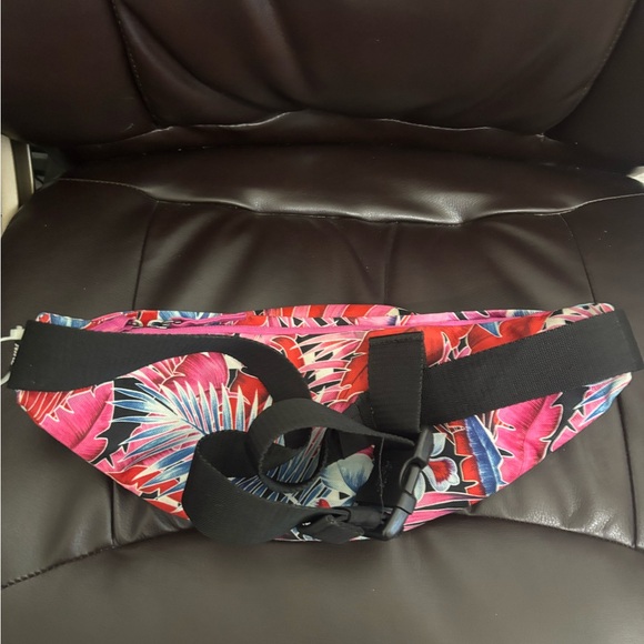 Nike Hawaiian Pink and Blue Floral Waist Bag Fanny Pack - Picture 2 of 3